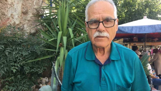 30 yıllık muhtar bisikletiyle vatandaşa derman oluyor