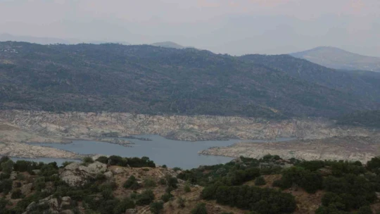 350 milyon metreküp depolama hacmine sahip Adnan Menderes Barajı'nda doluluk seviyesi yüzde 12'ye düştü