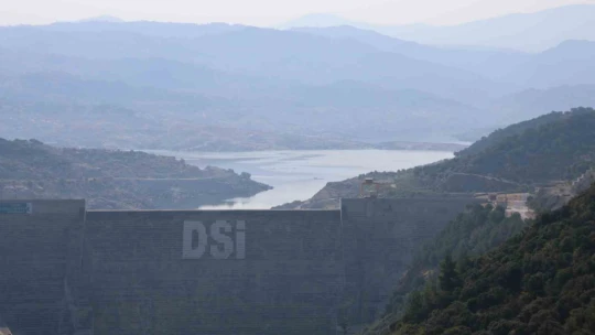 350 milyon metreküp depolama hacmine sahip Adnan Menderes Barajı'nda doluluk seviyesi yüzde 12'ye düştü