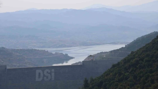 350 milyon metreküp depolama hacmine sahip Adnan Menderes Barajı'nda doluluk seviyesi yüzde 12'ye düştü