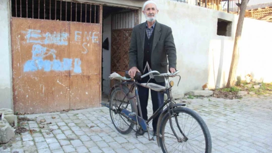 57 yıldır aynı bisikleti kullanıyor