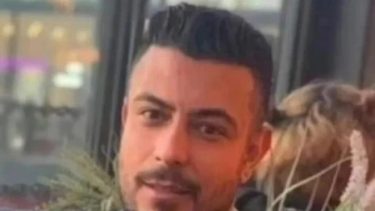 Abisini evde ölü buldu