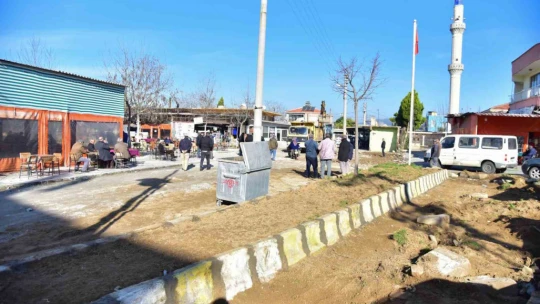 Acarlar'da yeni meydan ve yol çalışmaları hız kazandı