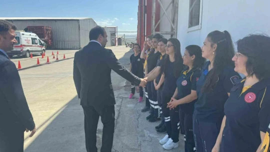 Acil sağlık personellerinin sürüş tekniği göz doldurdu