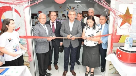 Adnan Menderes Ortaokulu öğrencileri hünerlerini sergiledi
