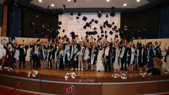 ADÜ'de parayı vermeyen öğrencilerin mezuniyet törenine katılamadığı iddia edildi