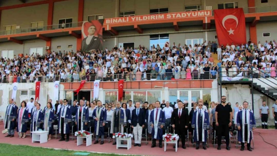 ADÜ Tıp Fakültesi 21. dönem mezunlarını verdi