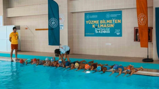 ADÜ yüzme havuzunda eğitimler bağladı
