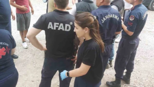 AFAD ekipleri zamanla yarıştı: Sert iniş yapan uçaktaki mürettebat balıkçı teknesiyle karaya çıkarıldı
