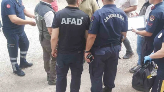 AFAD ekipleri zamanla yarıştı: Sert iniş yapan uçaktaki mürettebat balıkçı teknesiyle karaya çıkarıldı