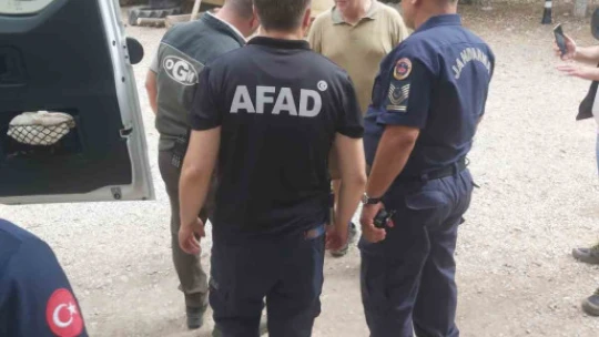 AFAD ekipleri zamanla yarıştı: Sert iniş yapan uçaktaki mürettebat balıkçı teknesiyle karaya çıkarıldı