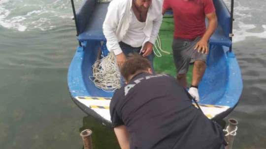 AFAD ekipleri zamanla yarıştı: Sert iniş yapan uçaktaki mürettebat balıkçı teknesiyle karaya çıkarıldı