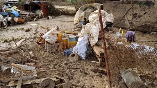 AFAD gönüllüleri selden etkilenen bölgelerde yaraları sarıyor
