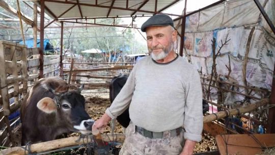Ahmet Dede, gençliğini toprağa ve çiftçiliğe borçlu
