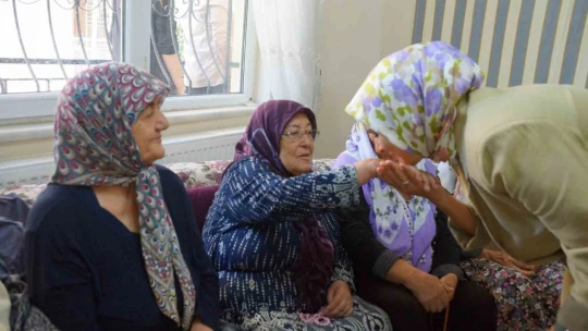 Aile ve Sosyal Hizmetler Bakanı Göktaş, Aydın'da yaşlı çınarlarla bir araya geldi