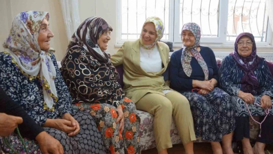 Aile ve Sosyal Hizmetler Bakanı Göktaş, Aydın'da yaşlı çınarlarla bir araya geldi