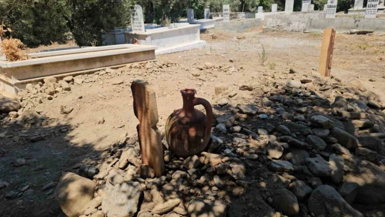 Ailesini yakarak katletmişti, gizlice defnedildi