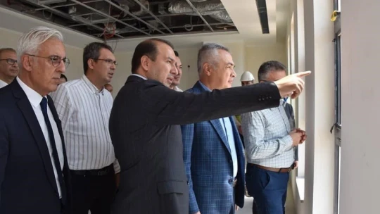 AK Parti heyeti Aydın Şehir Hastanesi inşaatında çalışmaları yerinde inceledi