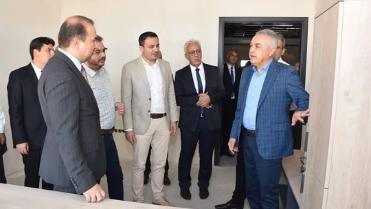 AK Parti heyeti Aydın Şehir Hastanesi inşaatında çalışmaları yerinde inceledi