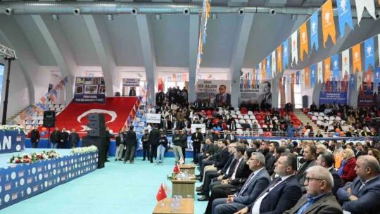AK Parti'nin gençlik kongresine yaşlılar daha fazla ilgi gösterdi