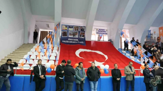 AK Parti'nin gençlik kongresine yaşlılar daha fazla ilgi gösterdi