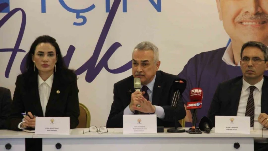 AK Parti son virajda basınla bir araya geldi