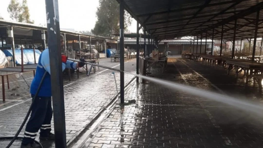 Akbük Semt Pazarı, belediye ekiplerince temizlendi