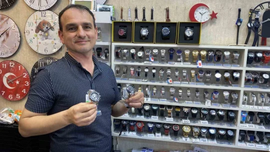 Akıllı saatlere rağmen klasik saatlerin zamansız çekiciliği sürüyor