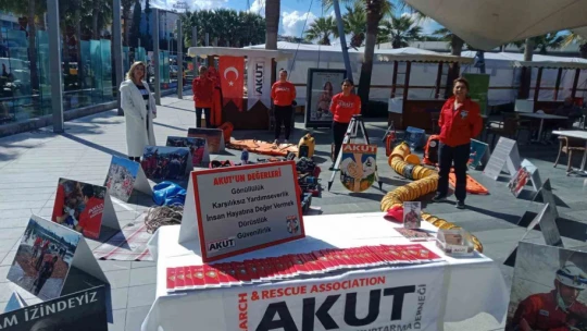 AKUT Kuşadası ekibi fotoğraf sergisi açtı