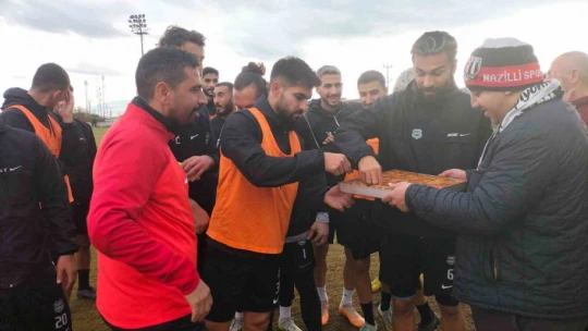 Alem gençlikten Naz-Naz'a baklava dopingi
