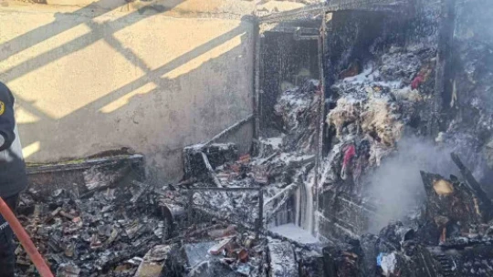 Alevlere teslim olan ev kullanılamaz hale geldi