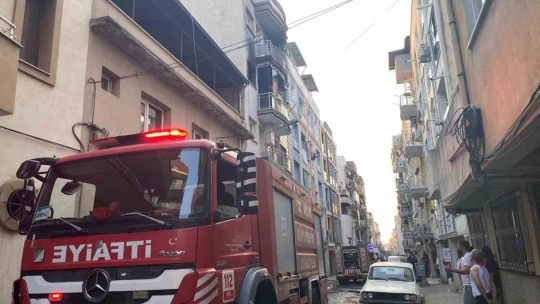 Alevlerin yükseldiği ev kullanılamaz hale geldi