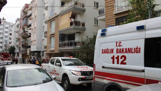 Alkolün dozunu kaçırınca, balkonda sızdı