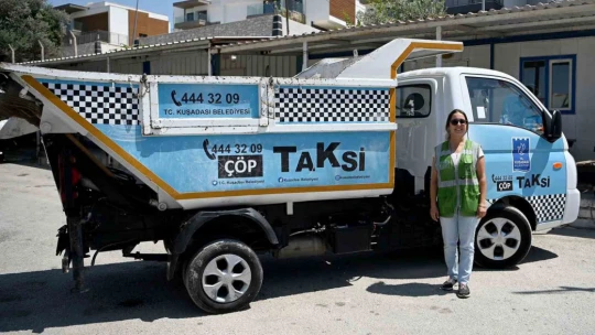 Alo Çöp Taksi direksiyonuna geçip, dar sokaklarda temizlik yapıyor