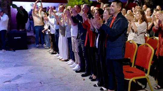 Anadolu Ateşi yaz boyunca Kuşadası'nda yanacak
