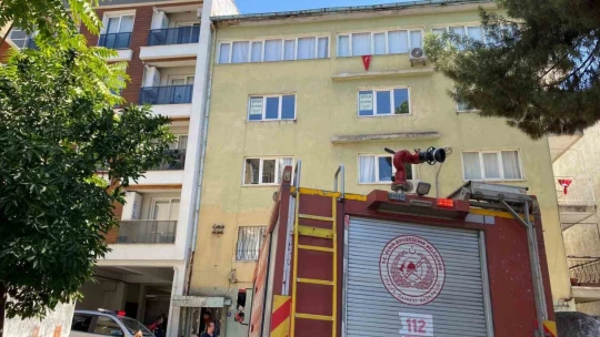 Apartmanların arasından yükselen dumanlar ekipleri harekete geçirdi