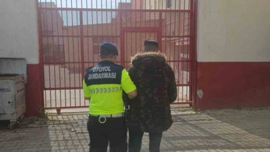 Aracı bırakıp kaçtı, 35 düzensiz göçmen yakalandı