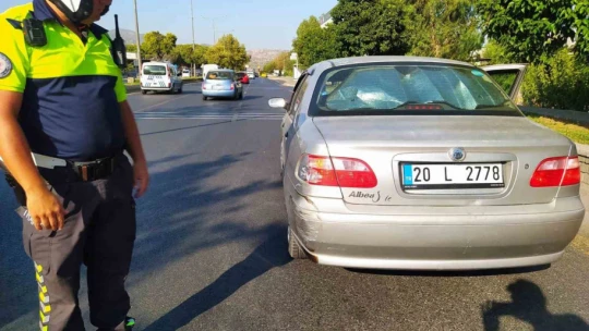 Aracına çarpıp kaçan sürücüye sosyal medyadan seslendi: 'Allah'ından bul'