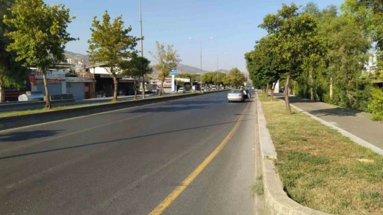 Aracına çarpıp kaçan sürücüye sosyal medyadan seslendi: 'Allah'ından bul'