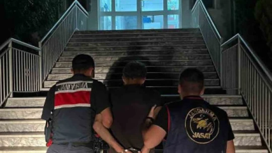 Aranan şahıslar jandarmadan kaçamadı