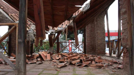 Asırlarca ayakta durdu, tadilat yapıldıktan sonra birkaç yağmurda yere çöktü