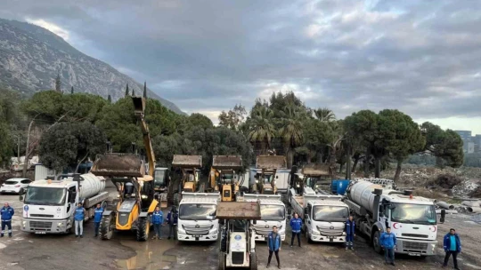 ASKİ ve Büyükşehir Belediyesi ekipleri teyakkuza geçti