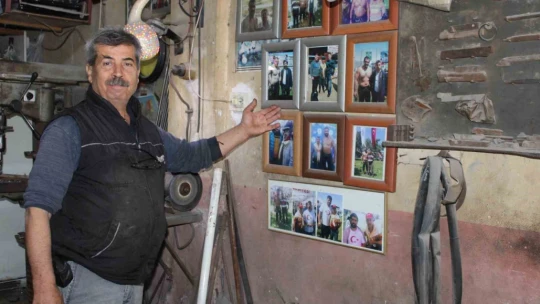 Ata miraslarını tamir edip sergiliyor, görenleri tarihte yolculuğa çıkarıyor