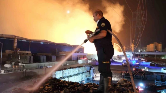 Ateş savaşçıları hem alevlere hem de zamana direniyor