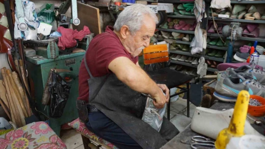 Ayakkabı tamiri ile geçen yarım asır