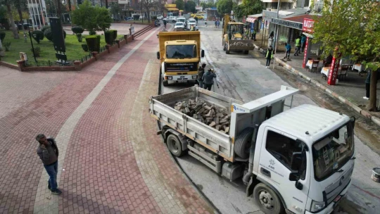 Aydın BŞB'nin Nazilli İstasyon Meydanı'ndaki 2. Etap çalışmaları başladı