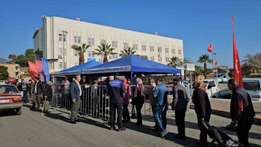 Aydın BŞB Sultanhisar'da 15 bin adet fide dağıttı