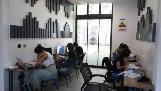 Aydın Büyükşehir Belediyesi 100. Yıl Öğrenci Çalışma Salonu gençlerin hizmetinde