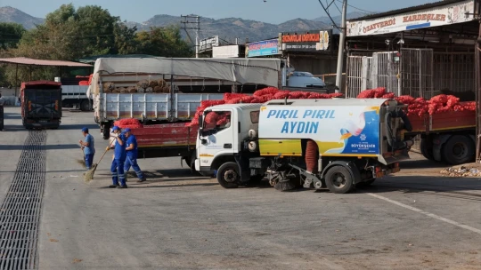 Aydın Büyükşehir Belediyesi Acarlar Hali'nde detaylı temizlik çalışması gerçekleştirdi