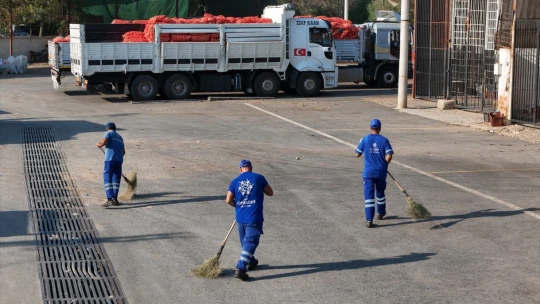 Aydın Büyükşehir Belediyesi Acarlar Hali'nde detaylı temizlik çalışması gerçekleştirdi